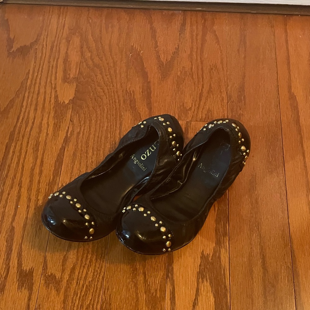 Black ballet flats